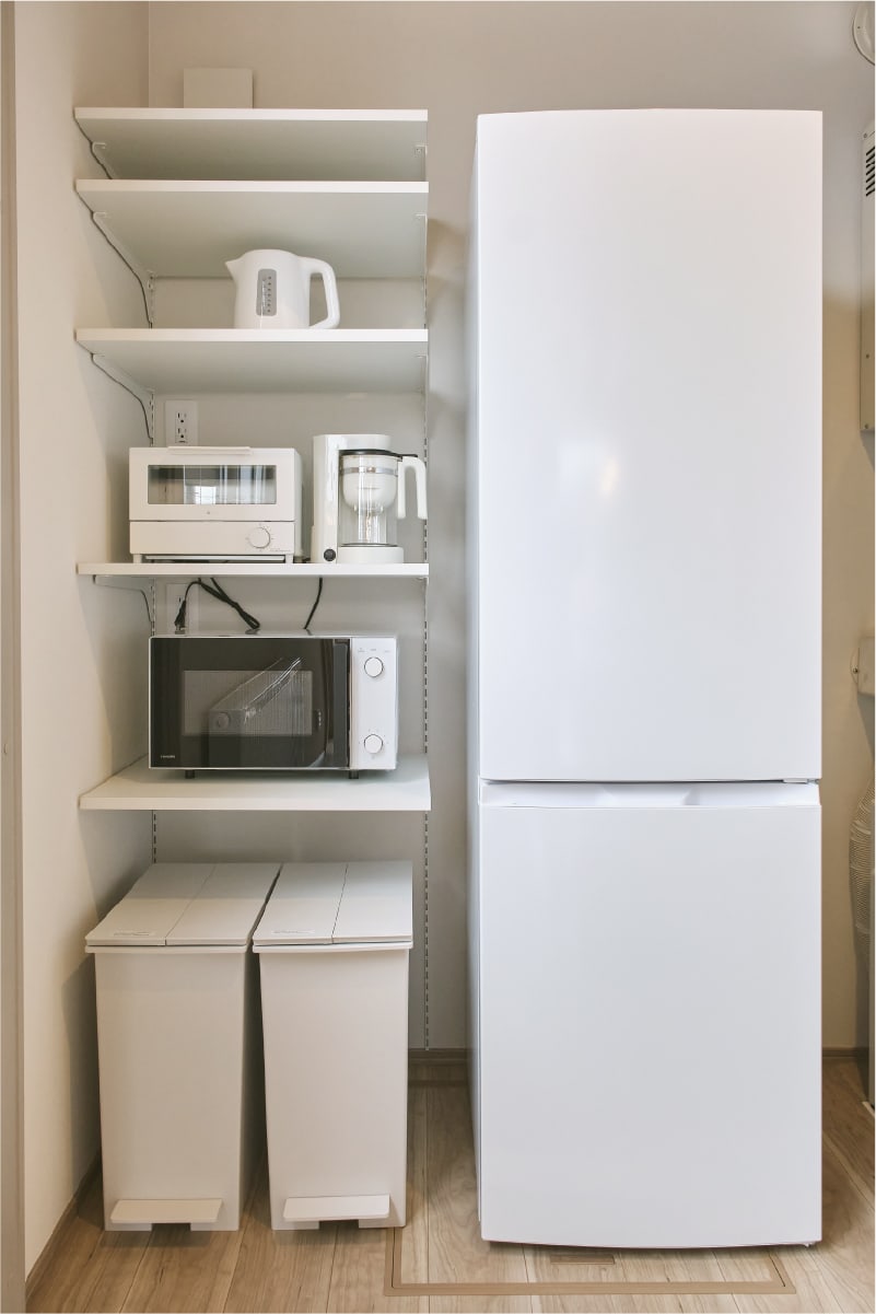 調理や軽食に便利な家電をまとめた、キッチン横の設備
