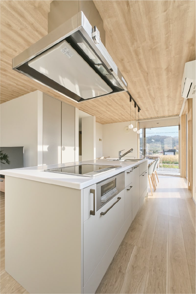 安全性に配慮した、IHヒータータイプのアイランドキッチン